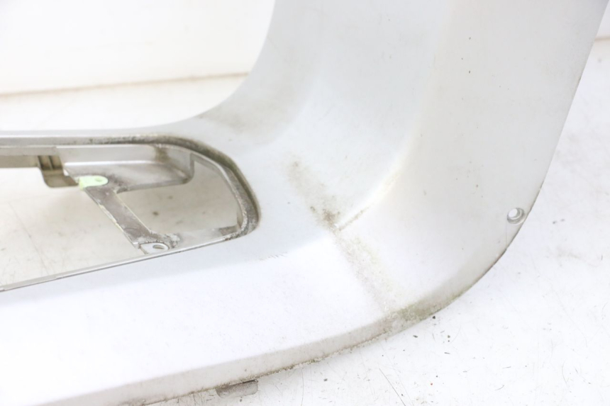 photo de TAPA REPOSAPIES CONEXION PEUGEOT SATELIS 250 (2006 - 2012) - Marcados y referencias originales