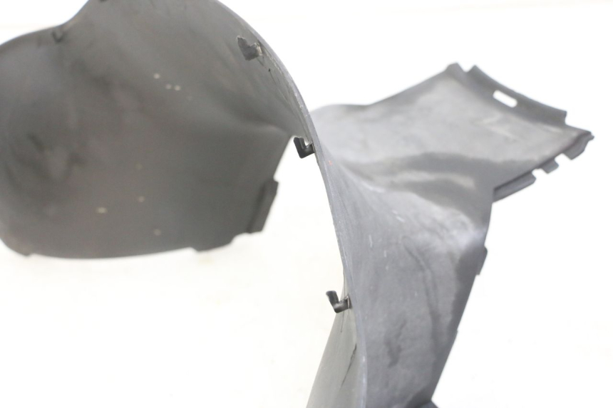 photo de TAPA REPOSAPIES CONEXION APRILIA SCARABEO GT TOURING 125 (1999 - 2005) - Detalle de la pieza