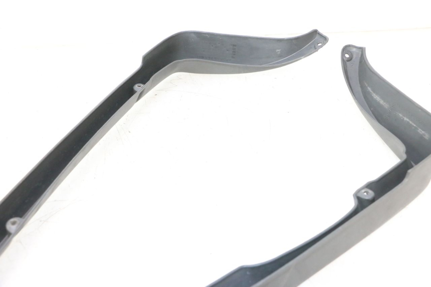 photo de TAPA REPOSAPIES CONEXION HONDA ST PAN EUROPEAN 1100 (1990 - 2002) - Zoom sobre los componentes