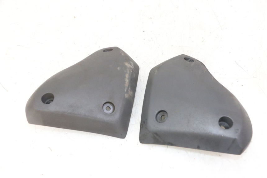 photo de TAPA REPOSAPIES CONEXION PEUGEOT STREETZONE I 2T 50 (2018 - 2020) - Primer plano técnico