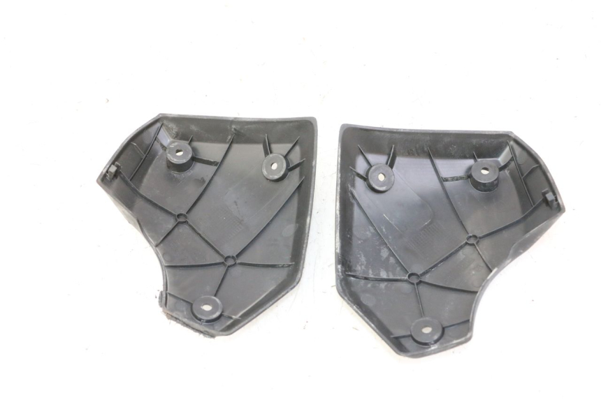 photo de TAPA REPOSAPIES CONEXION PEUGEOT STREETZONE I NAKED 2T 50 (2018 - 2020) - Detalles de los puntos de fijación