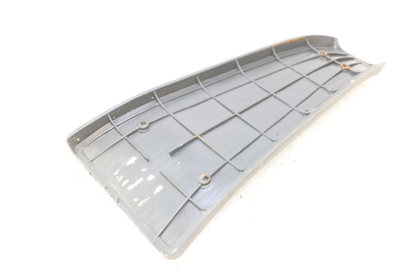 photo de TAPA REPOSAPIES CONEXION PIAGGIO VESPA PK FL 2T 50 (1990 - 1996) - Zoom estado de uso