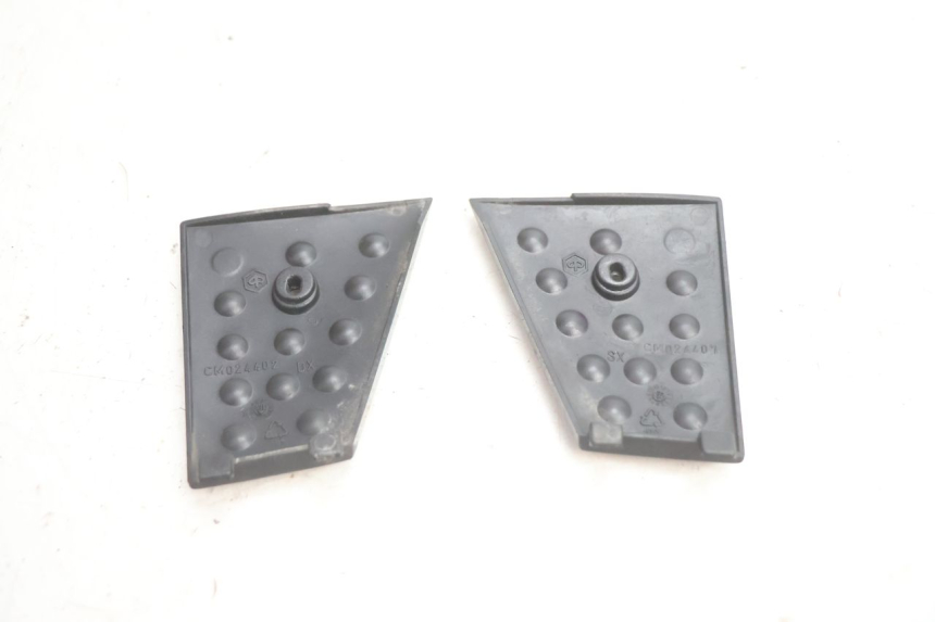 photo de TAPA REPOSAPIES CONEXION PIAGGIO X8 STREET 125 (2006 - 2007) - Zoom estado de uso