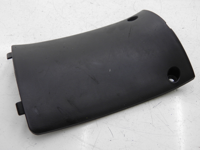 photo de TAPA REPOSAPIES CONEXION YAMASAKI YM50QT-N3 RETRO 50 (2012 - 2014) - Vista principal