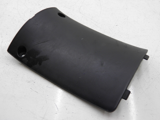 photo de TAPA REPOSAPIES CONEXION YAMASAKI YM50QT-N3 RETRO 50 (2012 - 2014) - Detalle de la pieza