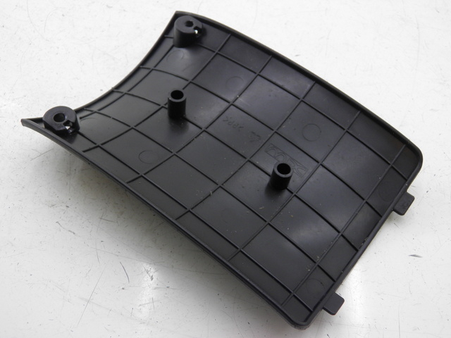 photo de TAPA REPOSAPIES CONEXION YAMASAKI YM50QT-N3 RETRO 50 (2012 - 2014) - Zoom estado de uso