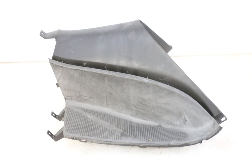 photo de TAPA REPOSAPIES CONEXION YAMAHA YP MAJESTY 125 (2007 - 2010) - Otra vista del artículo