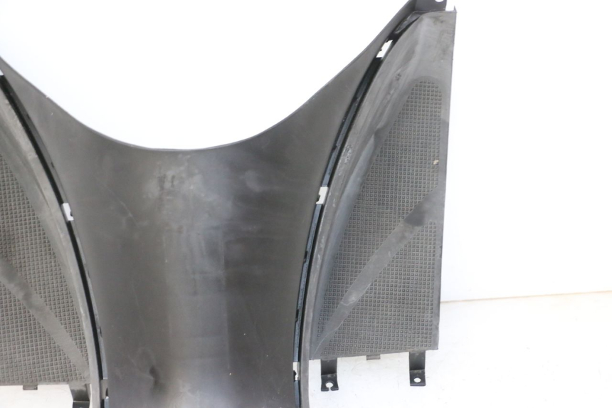 photo de TAPA REPOSAPIES CONEXION YAMAHA YP MAJESTY 125 (2007 - 2010) - Inspección visual detallada