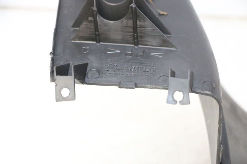 photo de TAPA REPOSAPIES CONEXION YAMAHA YP MAJESTY 125 (2007 - 2010) - Detalles de los puntos de fijación