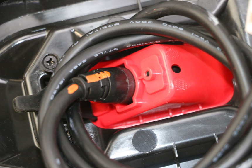 photo de TAPA REPOSAPIES CONEXION SEGWAY NINEBOT ZT3 PRO 1 - Estado de la superficie y material