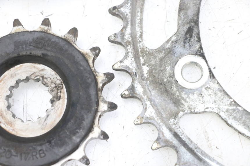 photo de KIT TRANSMISI SUZUKI GSR 750 (2011 - 2017) - Primer plano técnico