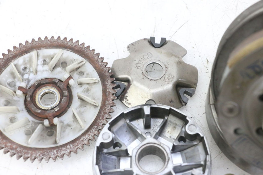 photo de KIT EMBRAGUE VARIADOR KYMCO AGILITY 4T 50 (2005 - 2018) - Características distintivas