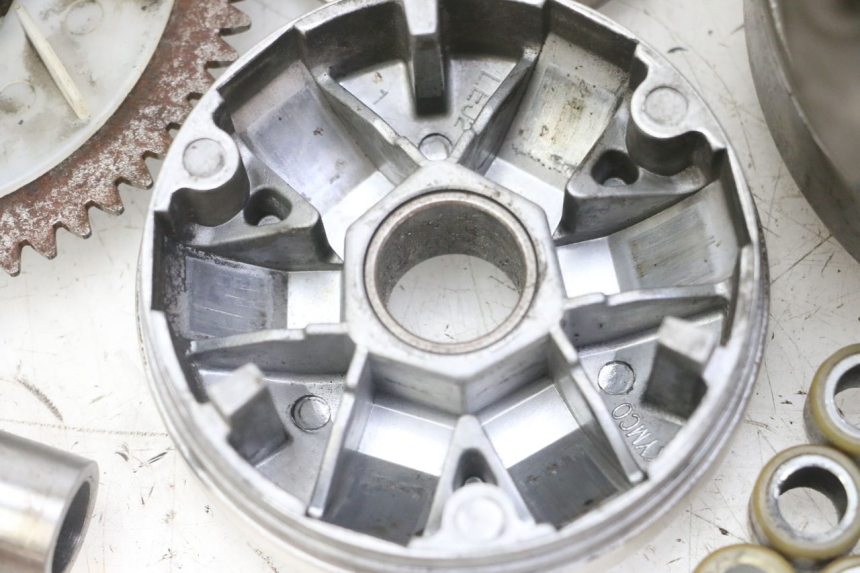 photo de KIT EMBRAGUE VARIADOR KYMCO AGILITY 4T 50 (2005 - 2018) - Primer plano de alta resolución