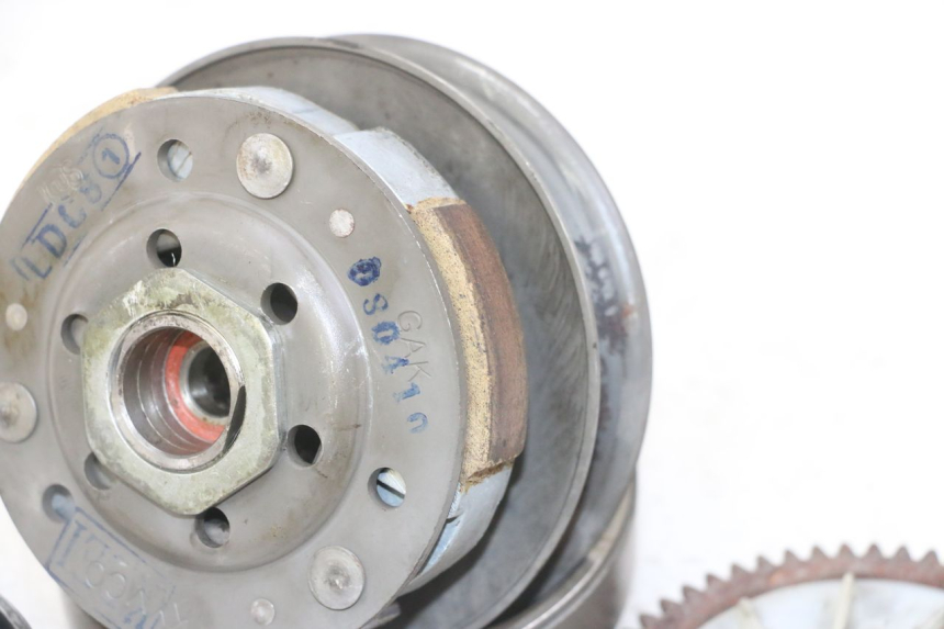 photo de KIT EMBRAGUE VARIADOR KYMCO AGILITY 4T 50 (2005 - 2018) - Primer plano técnico