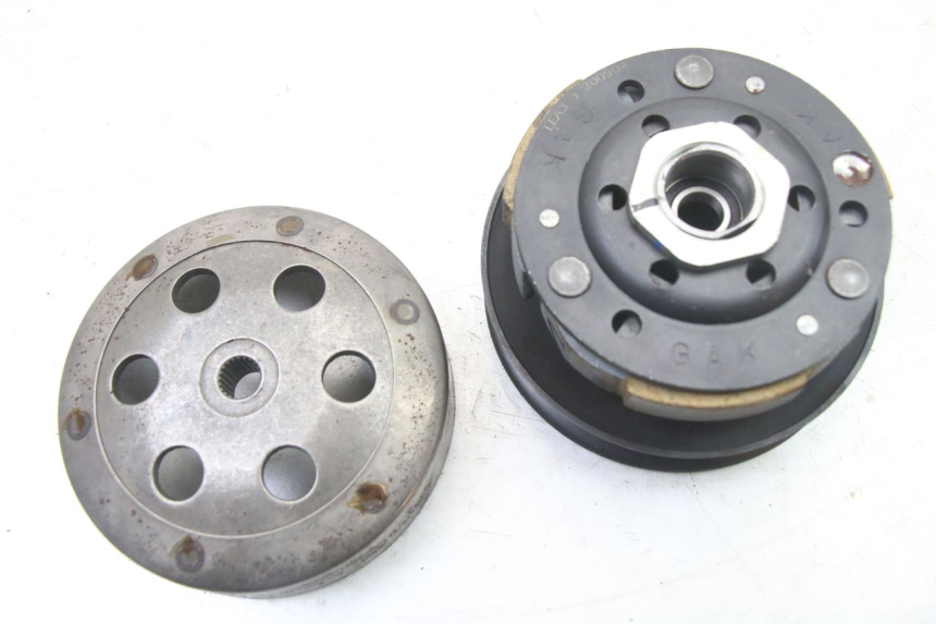 photo de KIT EMBRAGUE VARIADOR KYMCO AGILITY 4T 50 (2018 - 2022) - Primer plano técnico