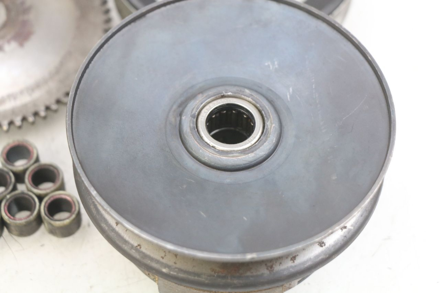 photo de KIT EMBRAGUE VARIADOR UNIVERSAL BIKE RETRO 50 (2019 - 2023) - Detalles de los puntos de fijación