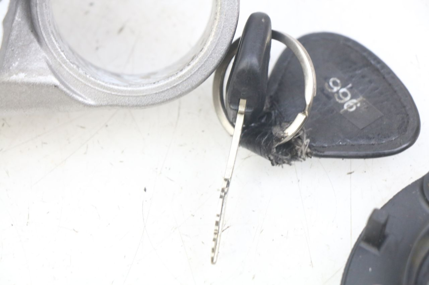 photo de KIT DE CERRADURA LLAVE CDI NEIMAN YAMAHA FJR ABS 1300 (2006 - 2012) - Primer plano de alta resolución