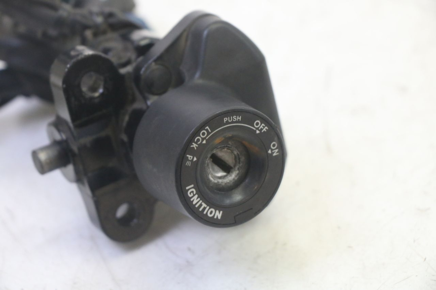 photo de KIT DE CERRADURA CLAVE CDI NEIMAN YAMAHA FZ6 N FAZER 600 (2004 - 2006) - Primer plano técnico