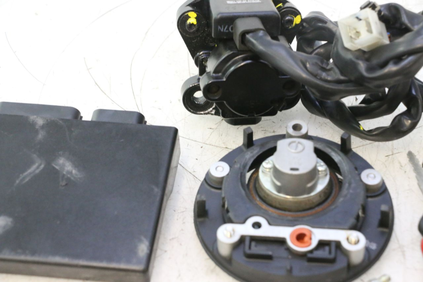 photo de KIT DE LLAVES CDI YAMAHA FZ8 800 (2010 - 2016) - Otra vista del artículo