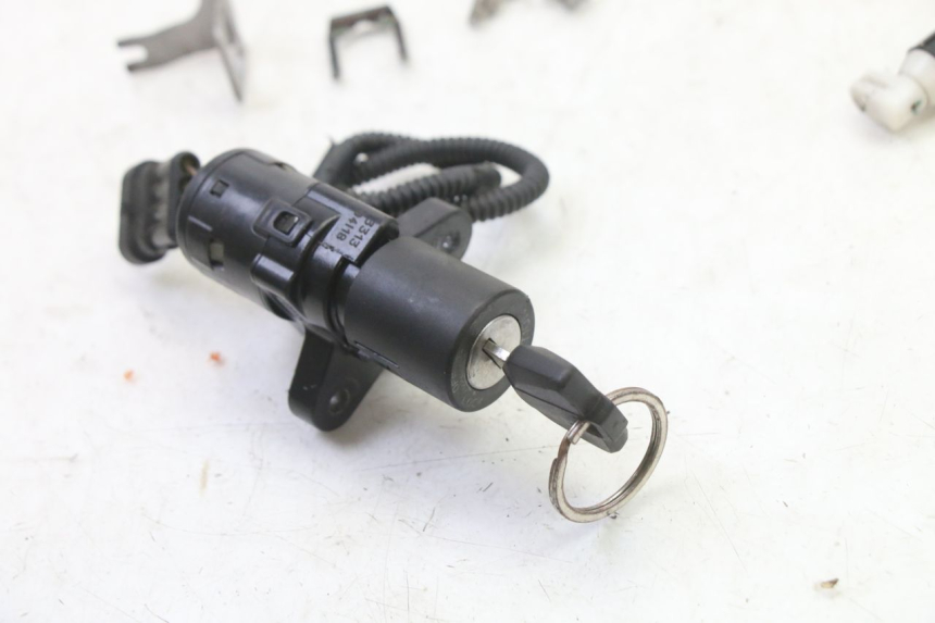 photo de KIT DE LLAVES CDI BMW G310 R 310 (2016 - 2020) - Primer plano técnico