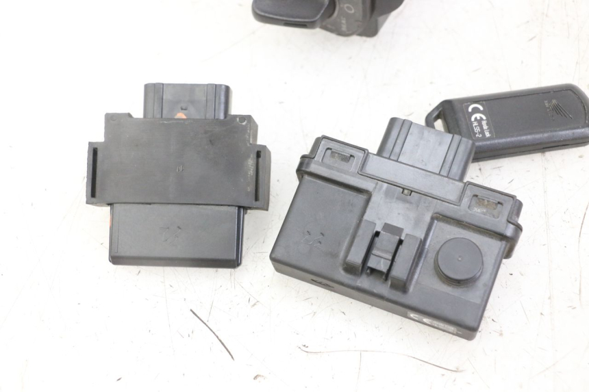 photo de KIT DE LLAVES CDI HONDA SH i 300 (2015 - 2020) - Primer plano de alta resolución