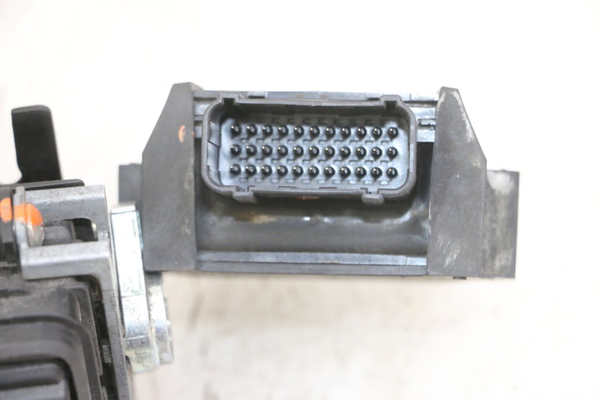 photo de KIT DE LLAVES CDI HONDA SH i 300 (2015 - 2020) - Enfoque en la estructura