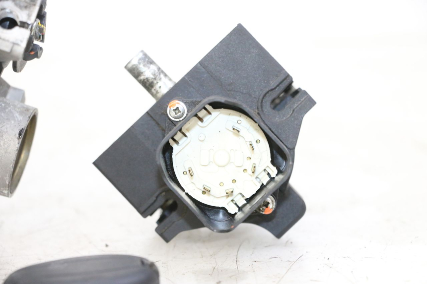 photo de KIT DE LLAVES CDI PIAGGIO MP3 500 (2014 - 2017) - Zoom sobre los componentes