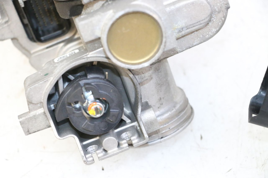 photo de KIT DE LLAVES CDI PIAGGIO MP3 500 (2014 - 2017) - Detalles de los puntos de fijación