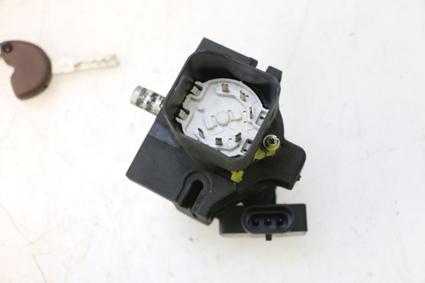 photo de KIT DE LLAVES CDI PIAGGIO MP3 500 (2016 - 2018) - Primer plano de alta resolución
