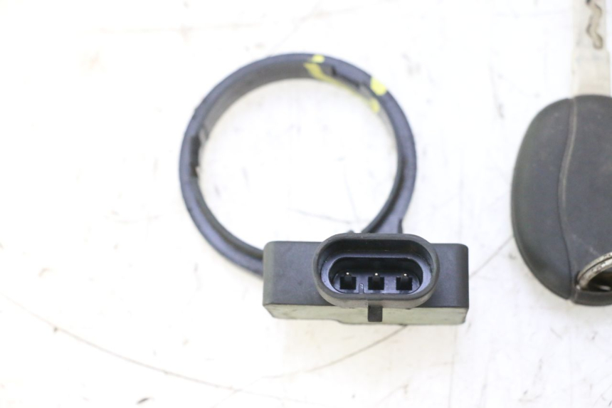 photo de KIT DE LLAVES CDI PIAGGIO MP3 500 (2016 - 2018) - Otra perspectiva