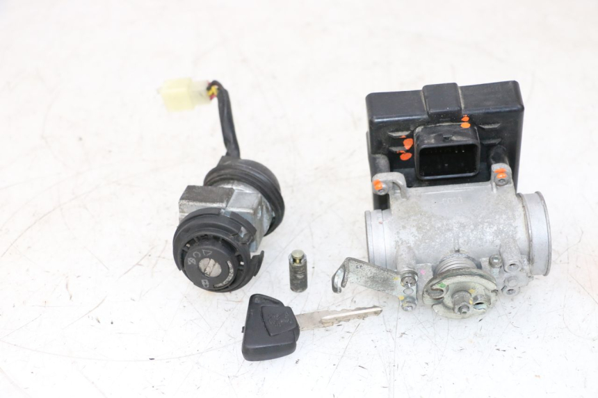 photo de KIT DE LLAVES CDI PEUGEOT SATELIS 125 (2013 - 2018) - Otra vista del artículo