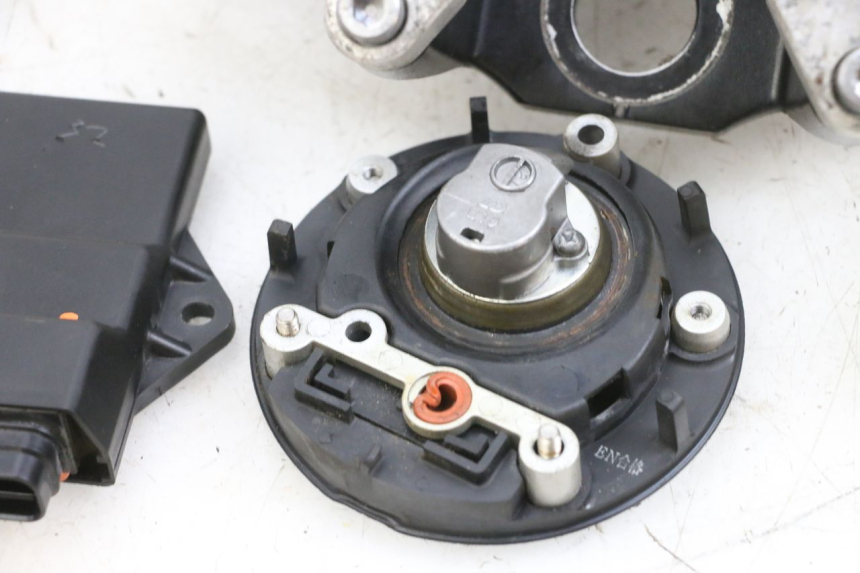 photo de KIT DE CERRADURA LLAVE CDI NEIMAN YAMAHA TDM ABS 900 (2002 - 2014) - Características distintivas