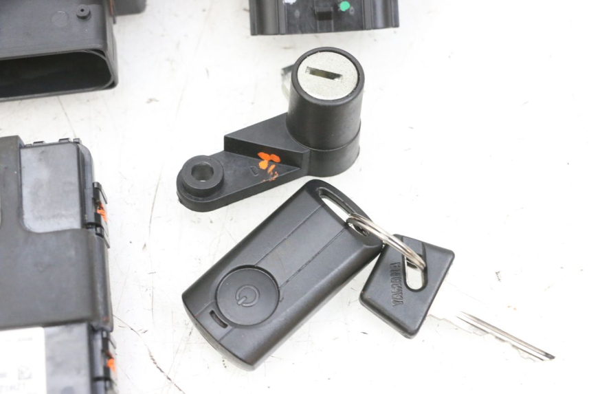 photo de KIT DE LLAVES CDI YAMAHA TRICITY 300 (2020 - 2024) - Enfoque en la estructura
