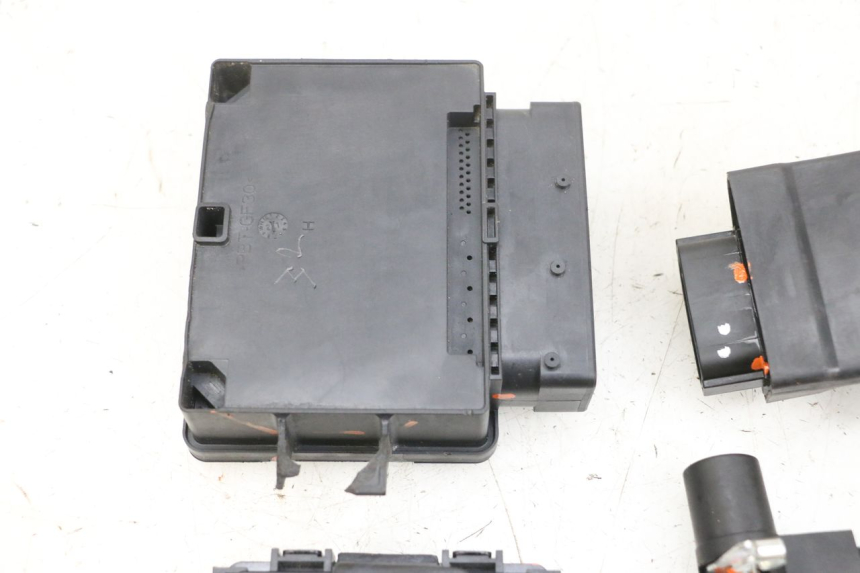 photo de KIT DE LLAVES CDI YAMAHA TRICITY 300 (2020 - 2024) - Detalles de los puntos de fijación