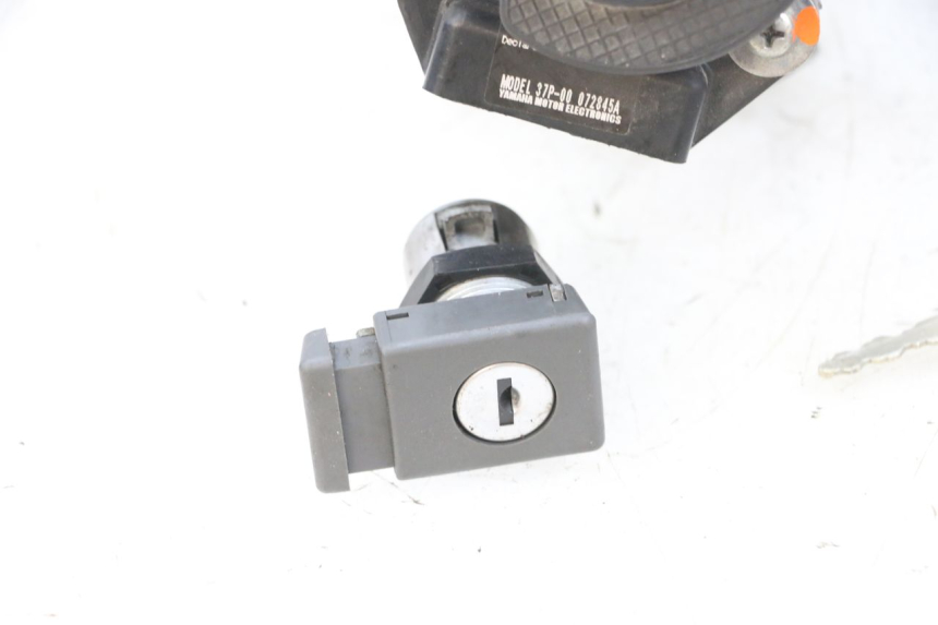 photo de KIT DE BLOQUEO LLAVE CDI NEIMAN YAMAHA X-MAX XMAX 125 (2010 - 2013) - Zoom sobre los componentes