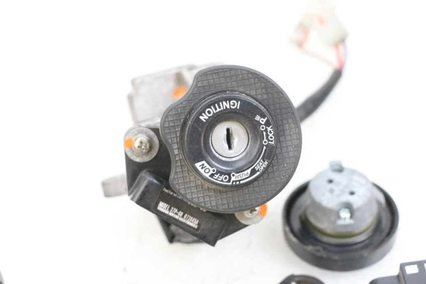 photo de KIT DE BLOQUEO LLAVE CDI NEIMAN YAMAHA X-MAX XMAX 125 (2010 - 2013) - Otra perspectiva