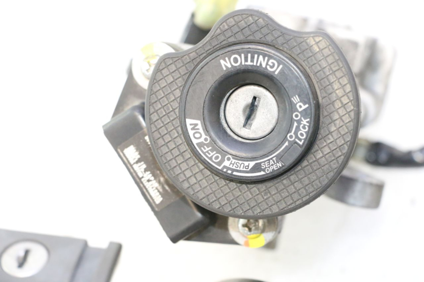 photo de KIT DE BLOQUEO LLAVE CDI NEIMAN YAMAHA X-MAX XMAX 125 (2010 - 2013) - Primer plano técnico