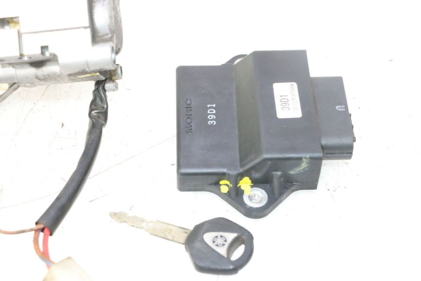 photo de KIT DE BLOQUEO LLAVE CDI NEIMAN YAMAHA X-MAX XMAX 125 (2010 - 2013) - Detalles de los puntos de fijación