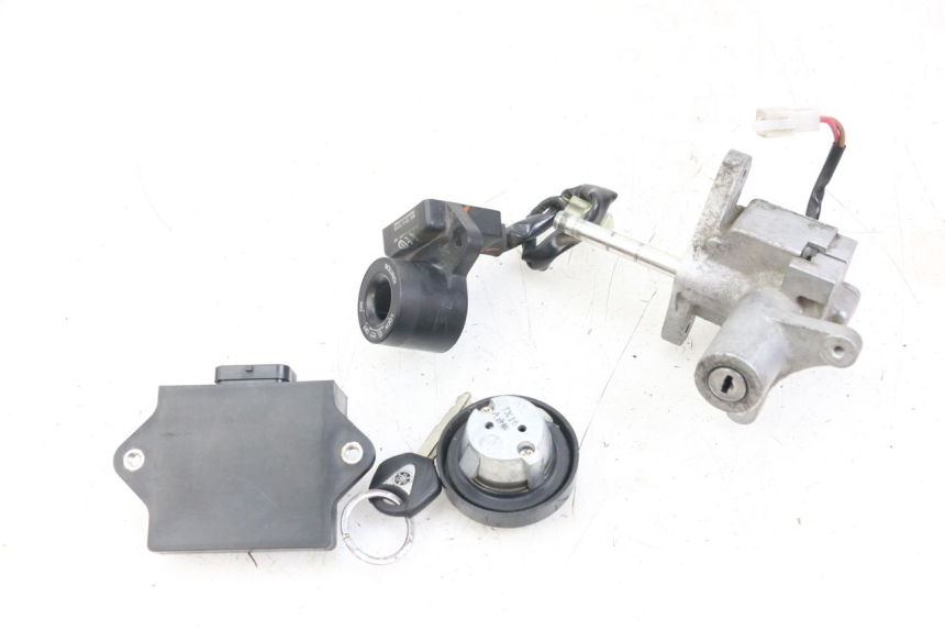 photo de KIT DE CERRADURA LLAVE CDI NEIMAN YAMAHA XMAX X-MAX 125 (2006 - 2009) - Zoom estado de uso