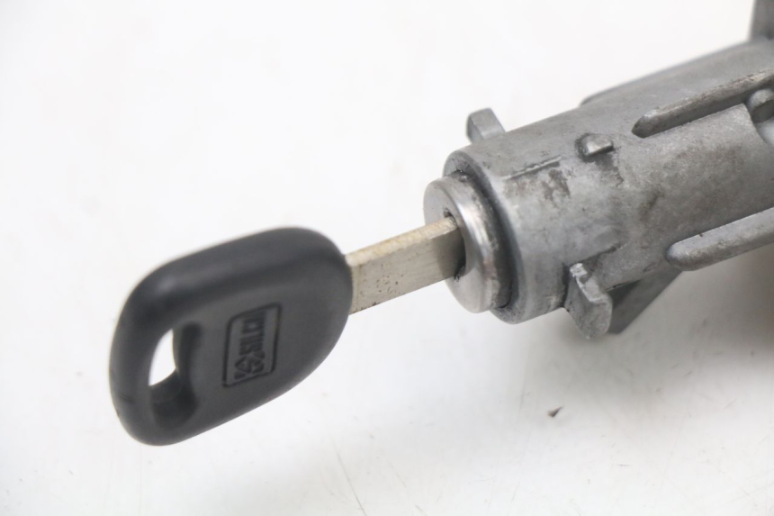 photo de KIT DE CERRADURA Y LLAVE NEIMAN KYMCO AGILITY 4T 50 (2005 - 2018) - Primer plano técnico