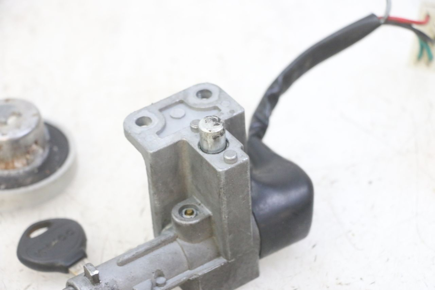 photo de KIT DE CERRADURA Y LLAVE NEIMAN KYMCO AGILITY 4T 50 (2005 - 2018) - Zoom estado de uso