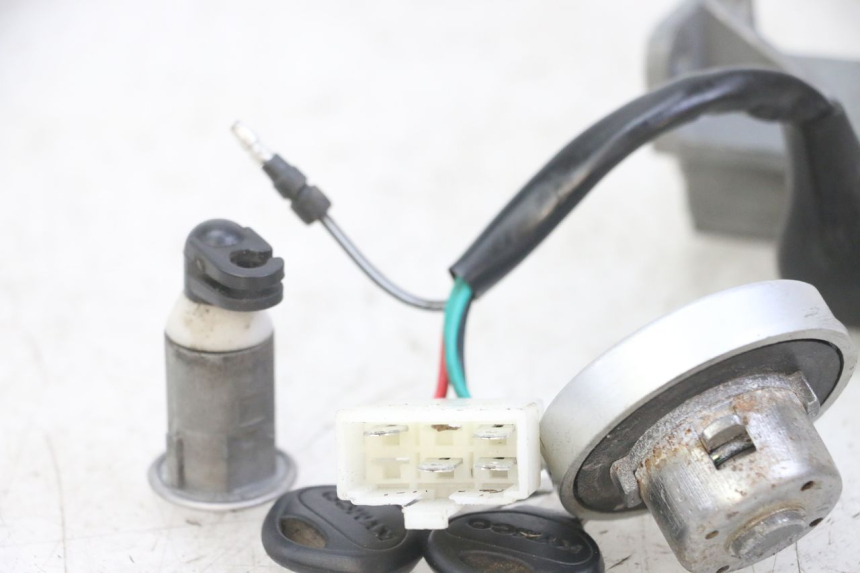 photo de KIT DE CERRADURA Y LLAVE NEIMAN KYMCO AGILITY 4T 50 (2005 - 2018) - Primer plano técnico