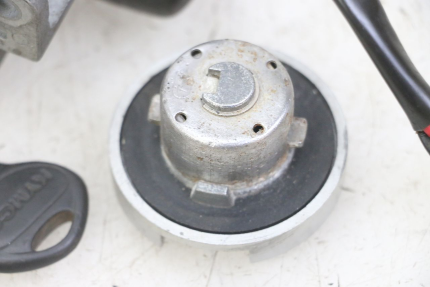 photo de KIT DE CERRADURA Y LLAVE NEIMAN KYMCO AGILITY 4T 50 (2005 - 2018) - Estado de la superficie y material