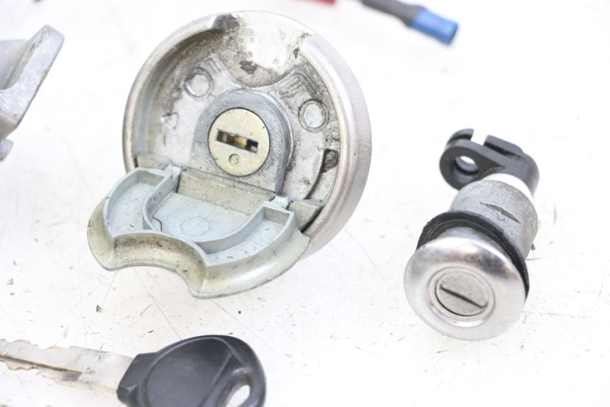 photo de KIT DE CERRADURA CON LLAVE NEIMAN KYMCO AGILITY RS 4T 50 (2009 - 2013) - Características distintivas