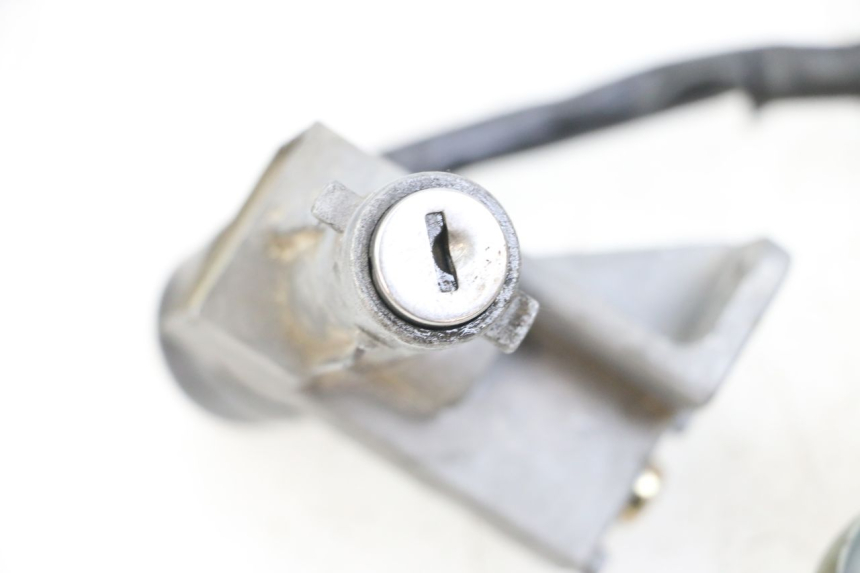 photo de KIT DE CERRADURA CON LLAVE NEIMAN KYMCO AGILITY RS 4T 50 (2009 - 2013) - Zoom sobre los componentes