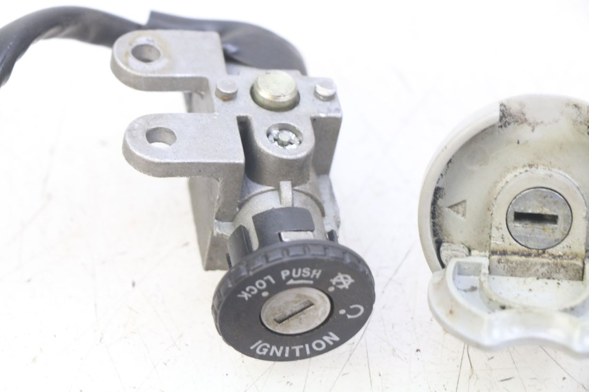 photo de KIT DE CERRADURA Y LLAVE NEIMAN BAOTIAN BT 49 QT-9 50 (2006 - 2010) - Estado de la superficie y material