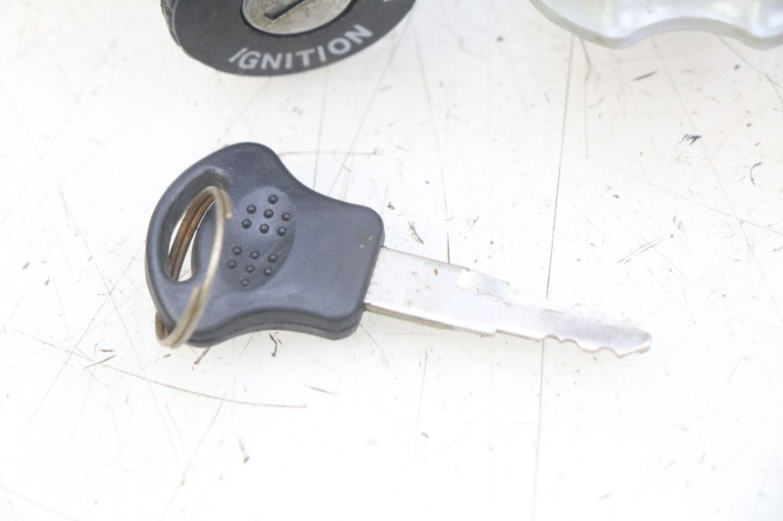 photo de KIT DE CERRADURA Y LLAVE NEIMAN BAOTIAN BT 49 QT-9 50 (2006 - 2010) - Marcados y referencias originales