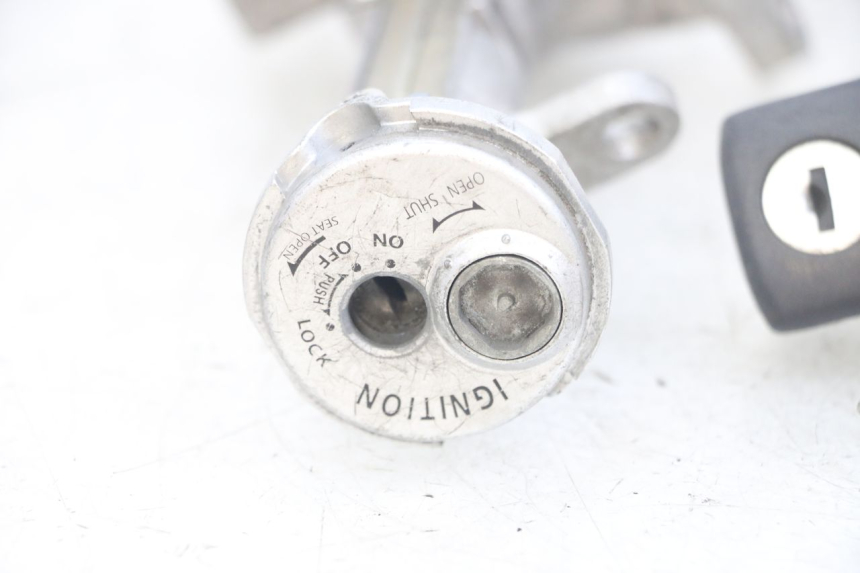 photo de KIT DE LLAVES SUZUKI BURGMAN 125 (2007 - 2014) - Recambio usado revisado