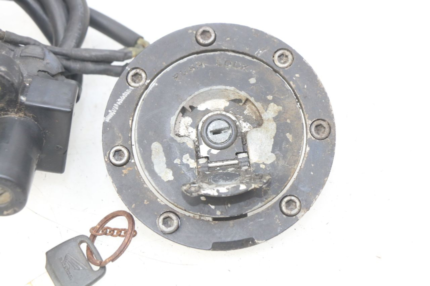 photo de KIT DE CERRADURA Y LLAVE NEIMAN HONDA CBR RR FIREBLADE 900 (1992 - 1994) - Foto de producto adicional