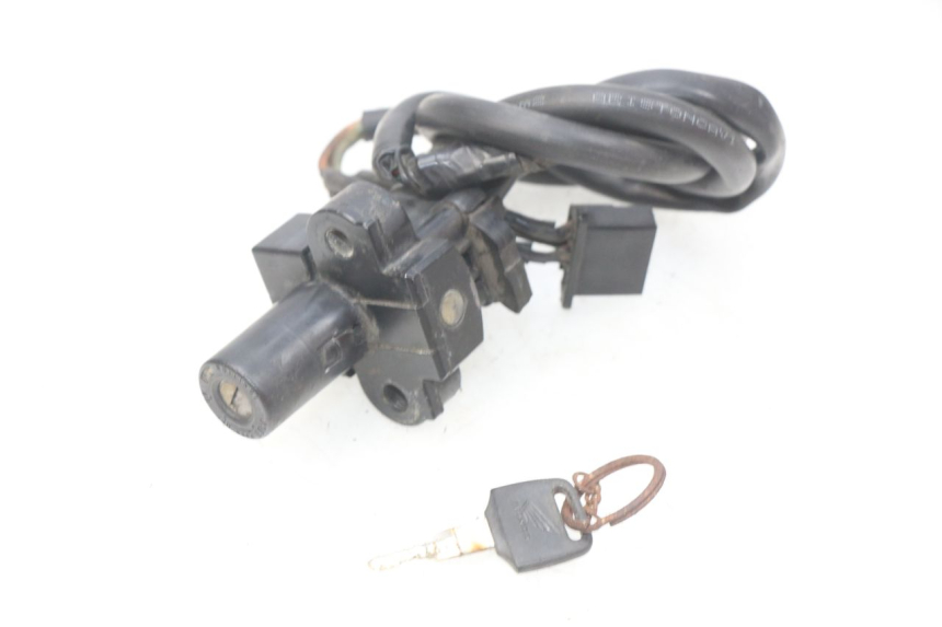 photo de KIT DE CERRADURA Y LLAVE NEIMAN HONDA CBR RR FIREBLADE 900 (1992 - 1994) - Detalles de los puntos de fijación